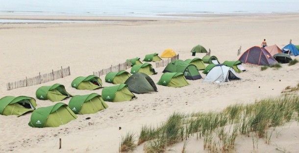 tenten op strand